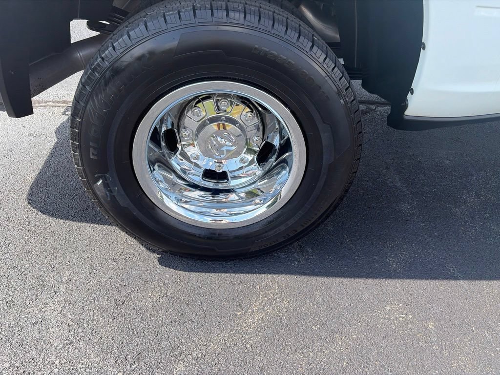 Used 2024 RAM 3500 Tradesman w/ Chrome Appearance Group AWD/4WD image 13