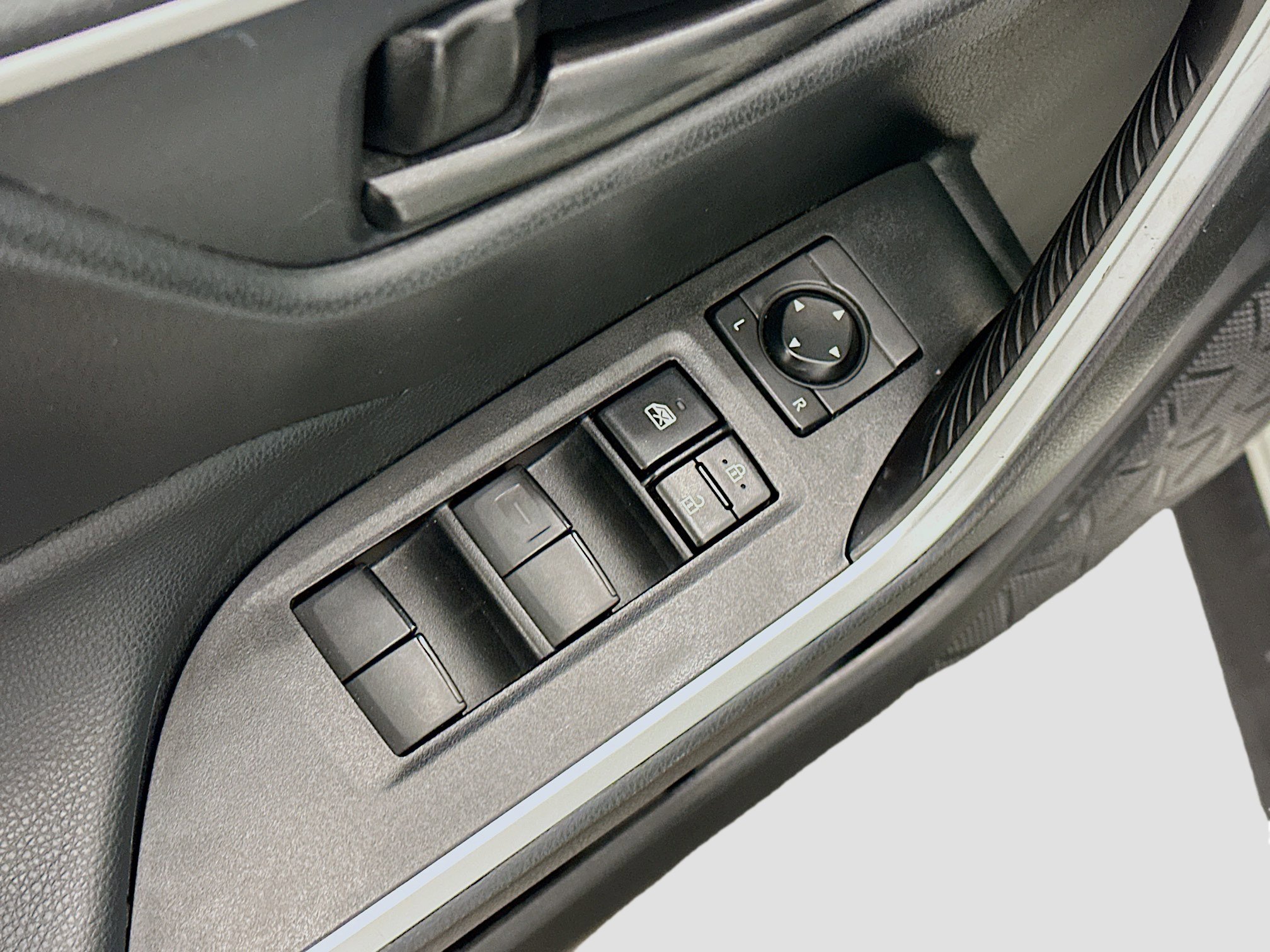 Used 2024 Toyota RAV4 LE image 15