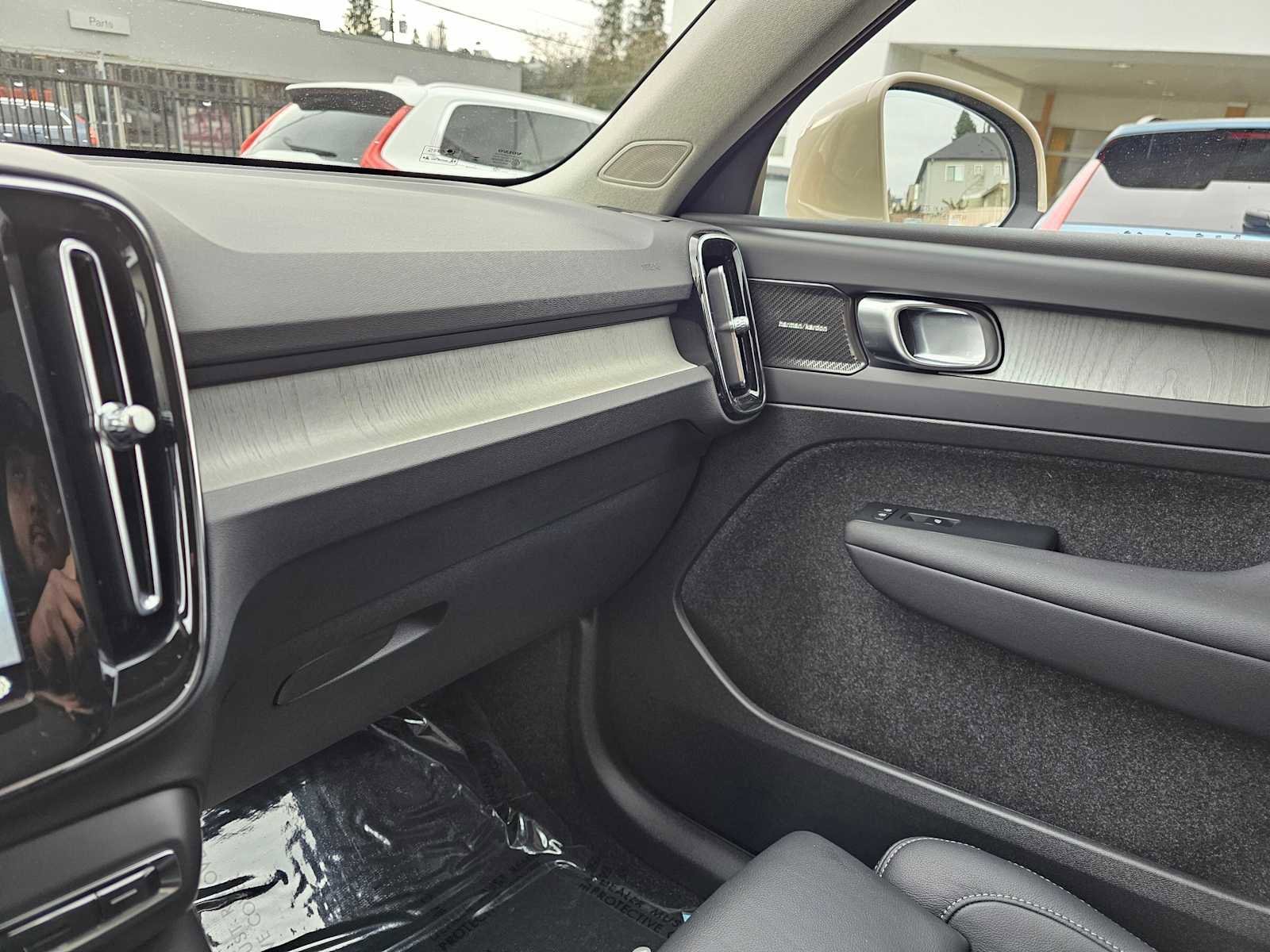 New 2025 Volvo XC40 B5 Plus w/ Climate Package image 33