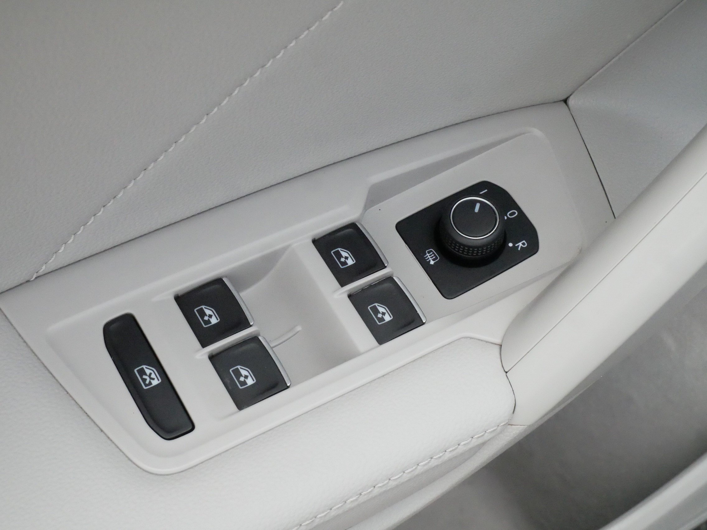 Certified 2023 Volkswagen Tiguan SE AWD/4WD image 19
