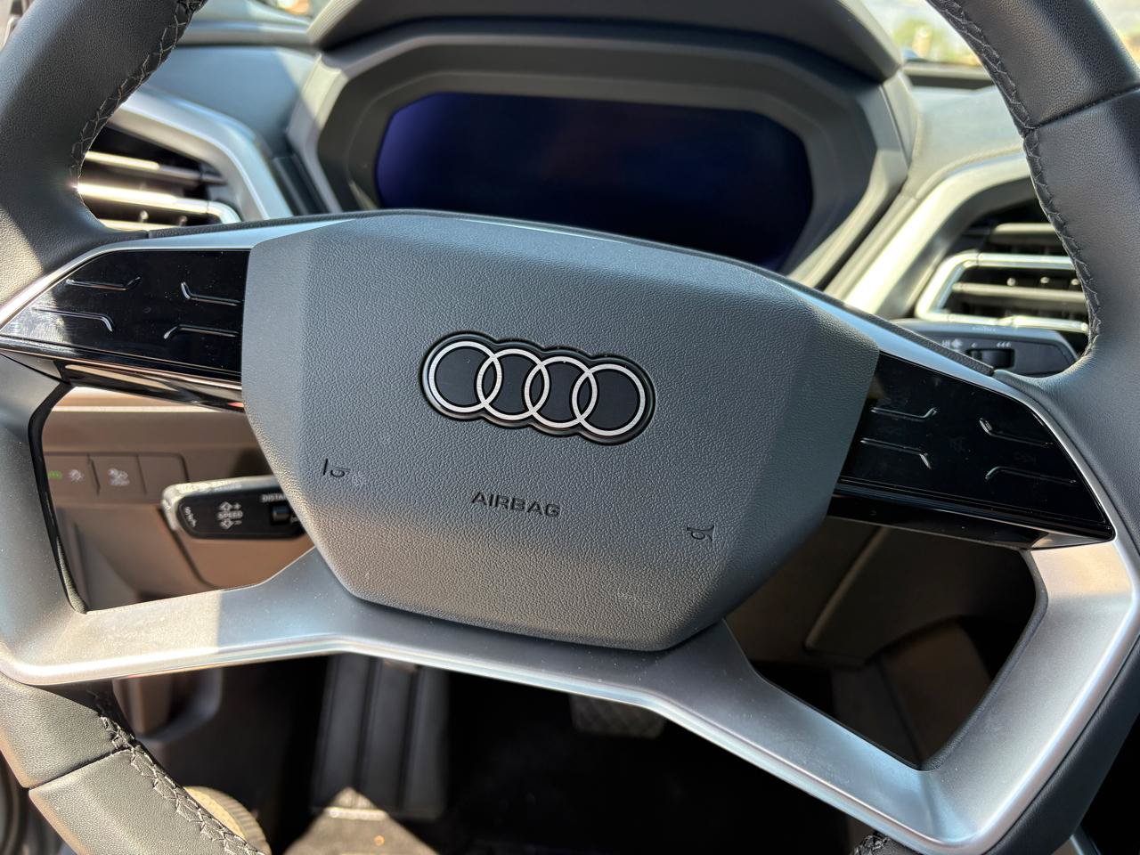 Used 2025 Audi Q4 e-tron Quattro Prestige AWD/4WD image 15