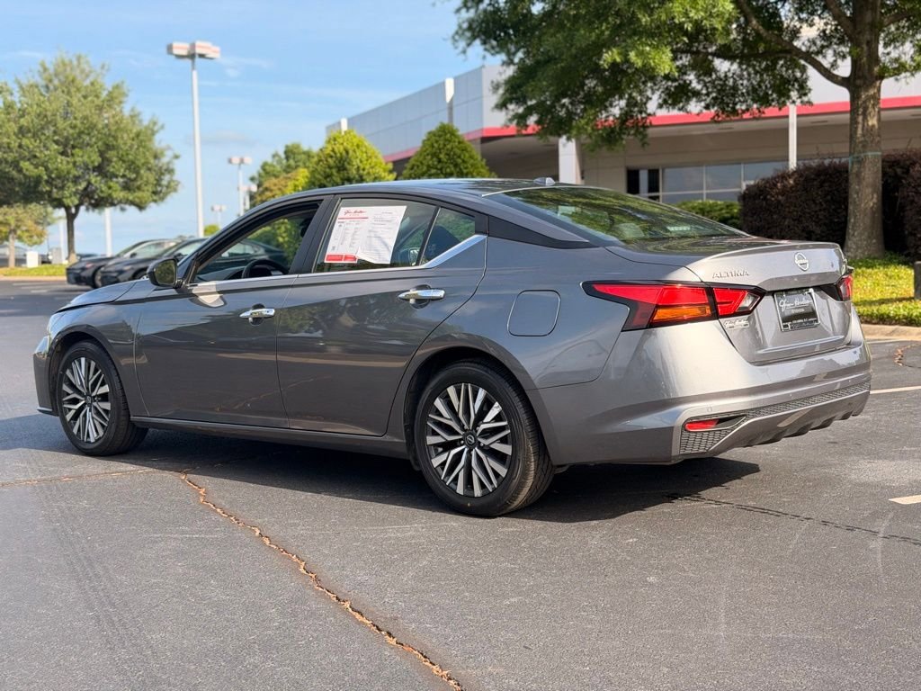 Used 2024 Nissan Altima 2.5 SV FWD image 11