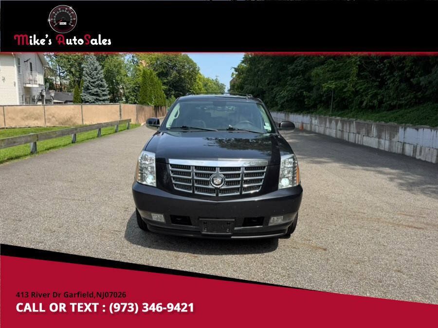 Used 2011 Cadillac Escalade Luxury AWD/4WD image 1