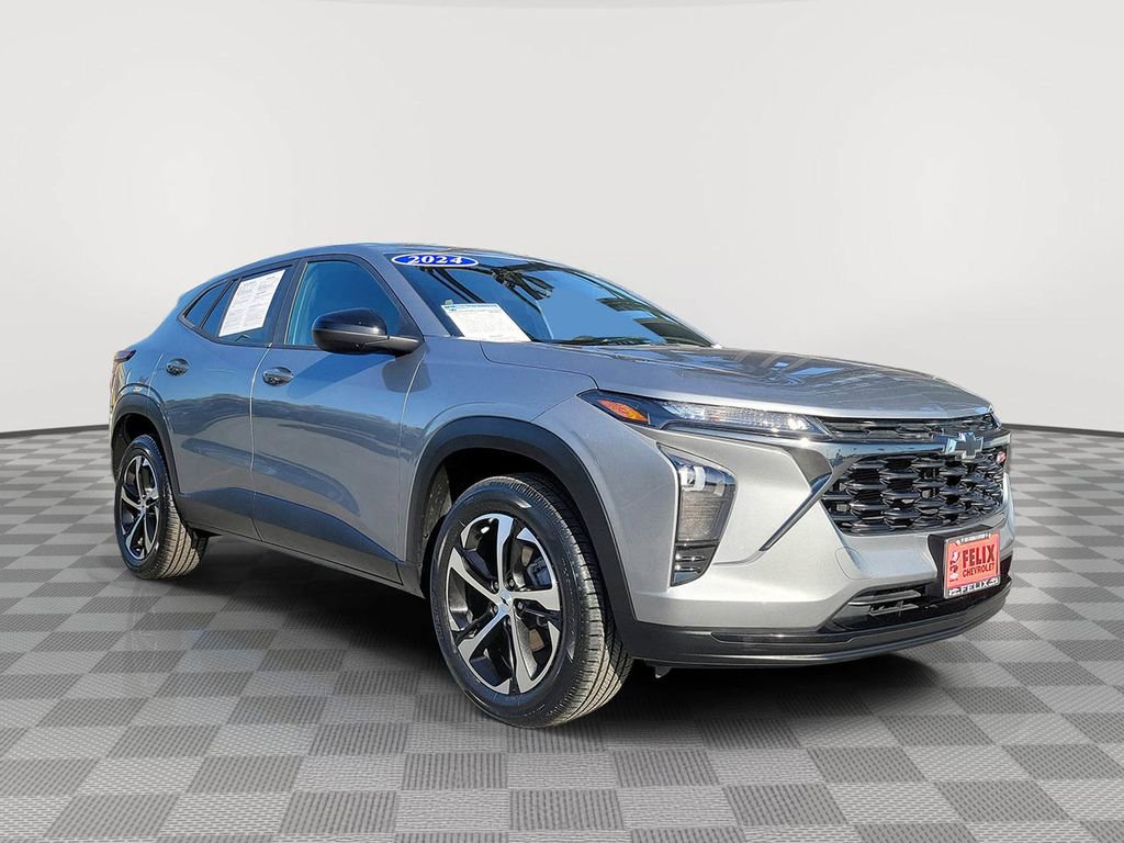 Used 2024 Chevrolet Trax RS w/ Sunroof Package image 2