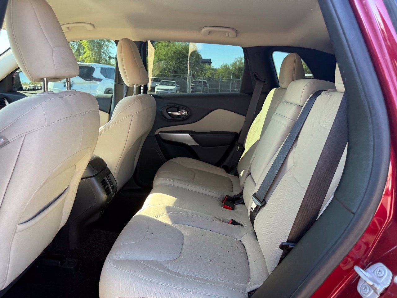 Used 2017 Jeep Cherokee Latitude FWD image 10