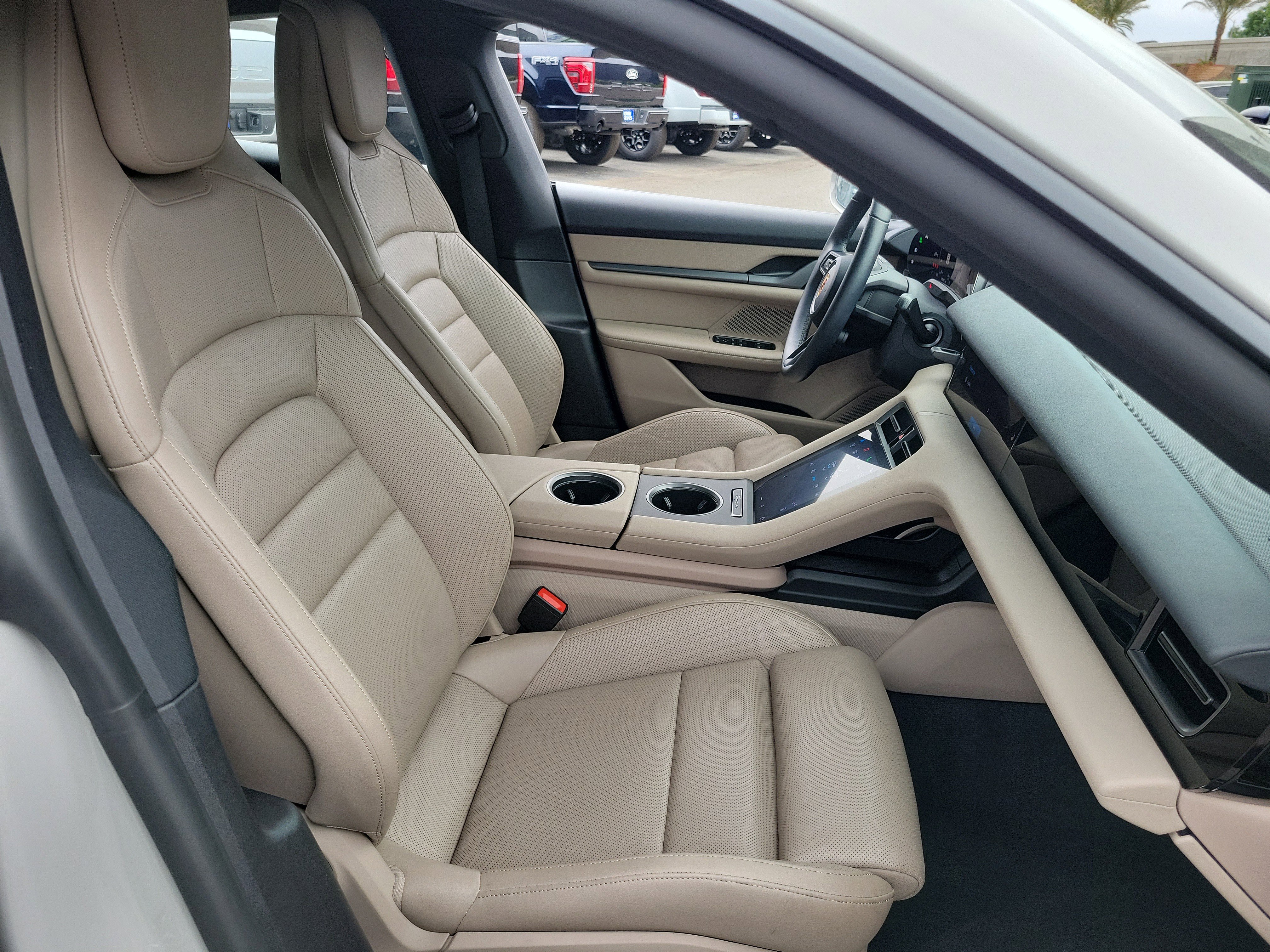 Used 2025 Porsche Taycan image 27