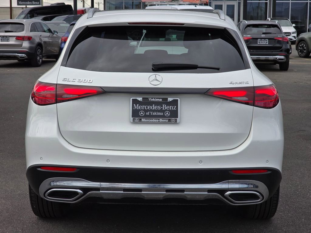 Used 2025 Mercedes-Benz GLC 300 4MATIC image 4