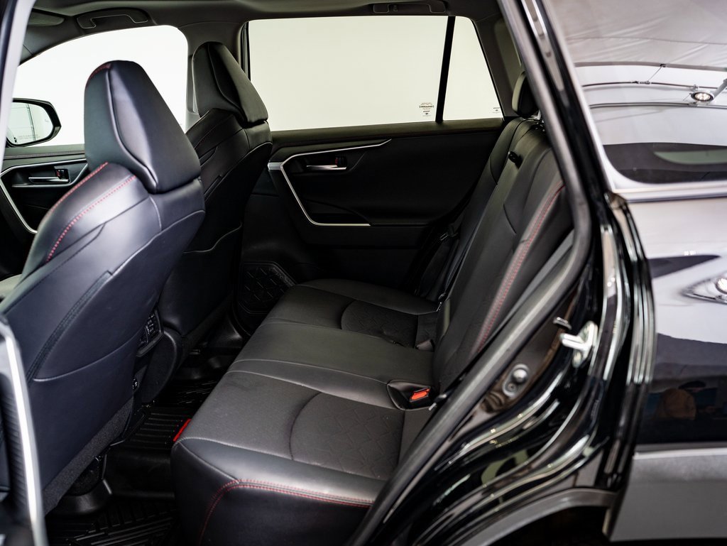 Used 2020 Toyota RAV4 AWD image 39
