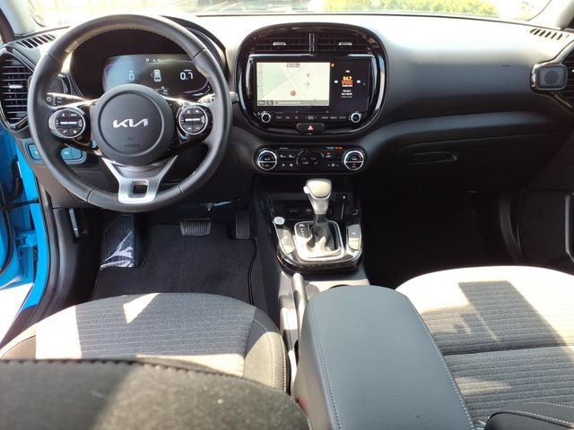 Used 2025 Kia Soul EX FWD image 17