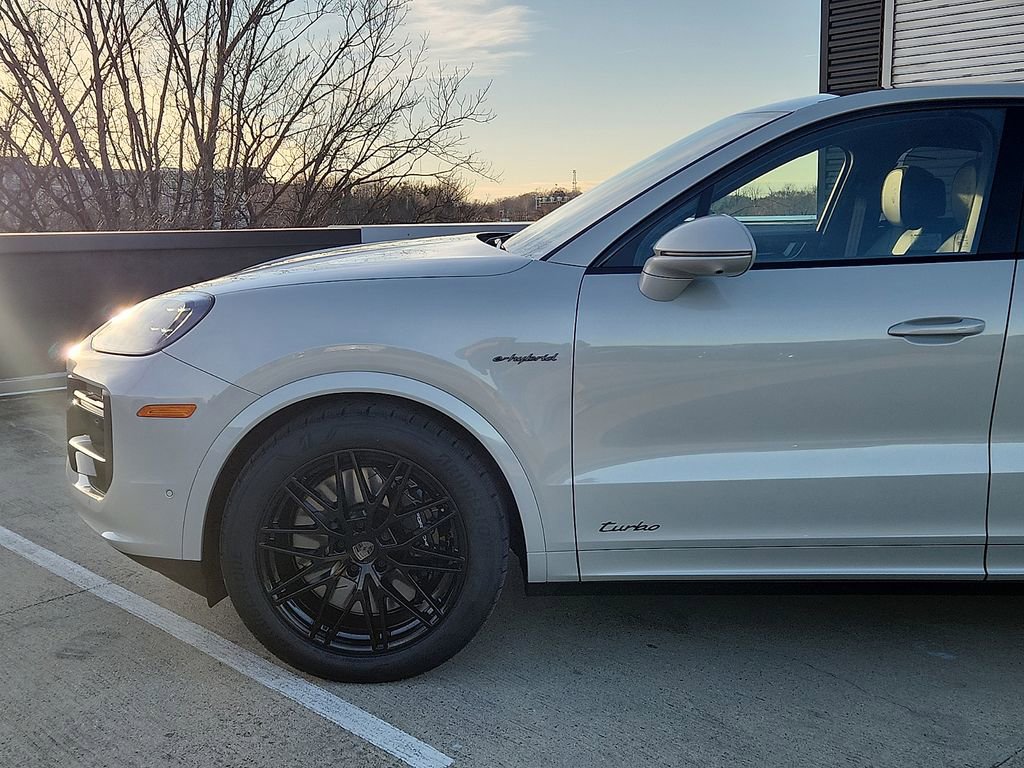 New 2026 Porsche Cayenne Turbo image 6