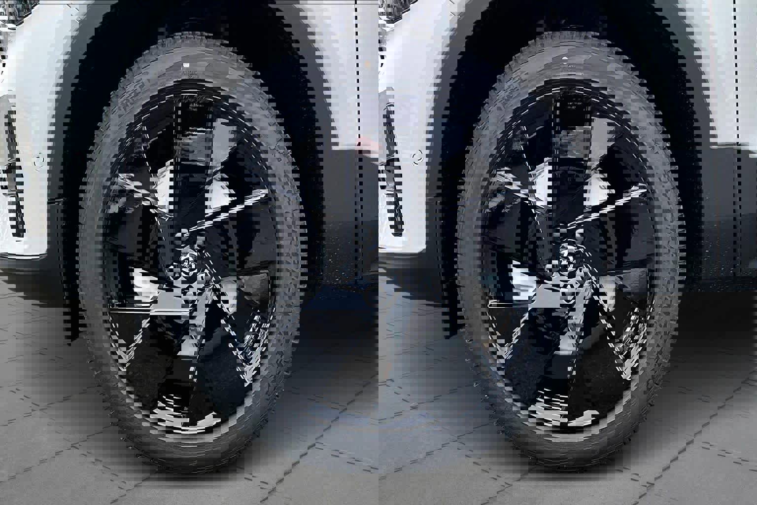 New 2026 Volvo XC40 B5 Ultra w/ Protection Package Premier image 16