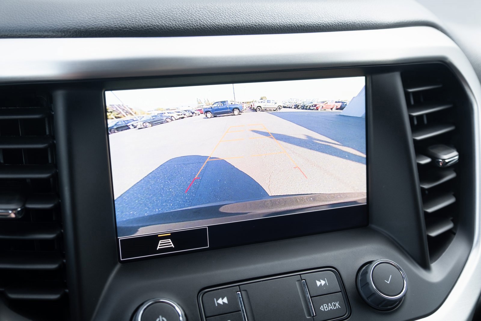 Used 2023 GMC Acadia SLT image 4