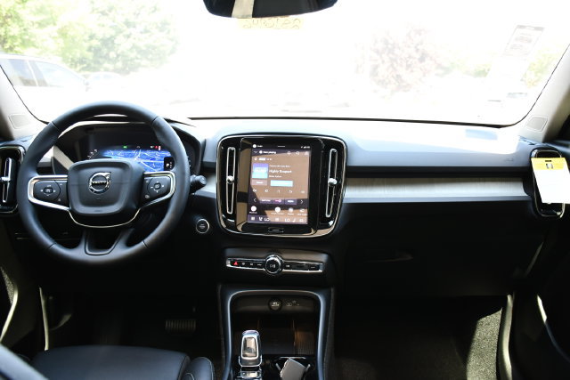 New 2026 Volvo XC40 B5 Plus w/ Climate Package AWD/4WD image 18