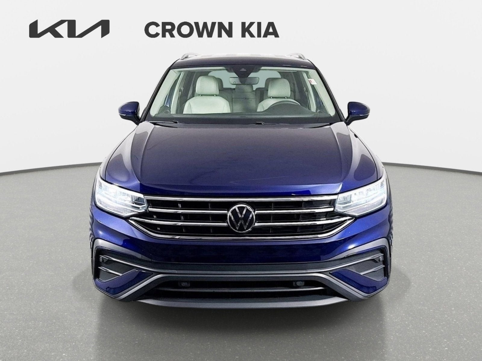 Used 2023 Volkswagen Tiguan SE FWD image 2