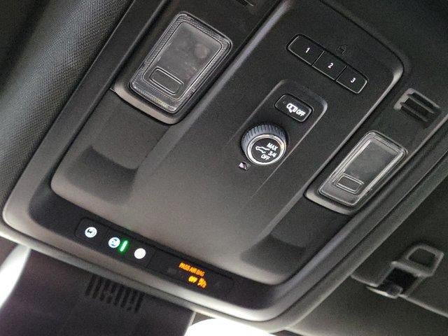 Used 2024 GMC Yukon SLT RWD image 32
