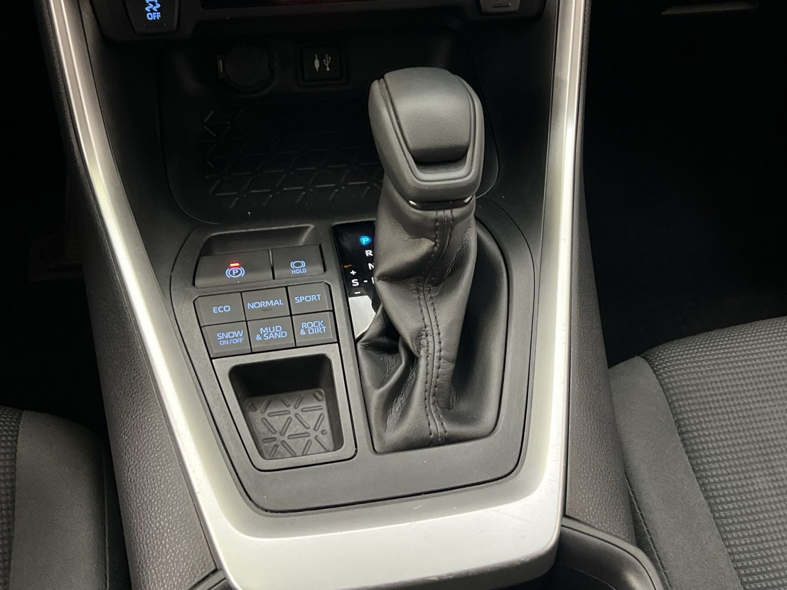 Used 2019 Toyota RAV4 LE w/ All Weather Liner Package AWD/4WD image 21