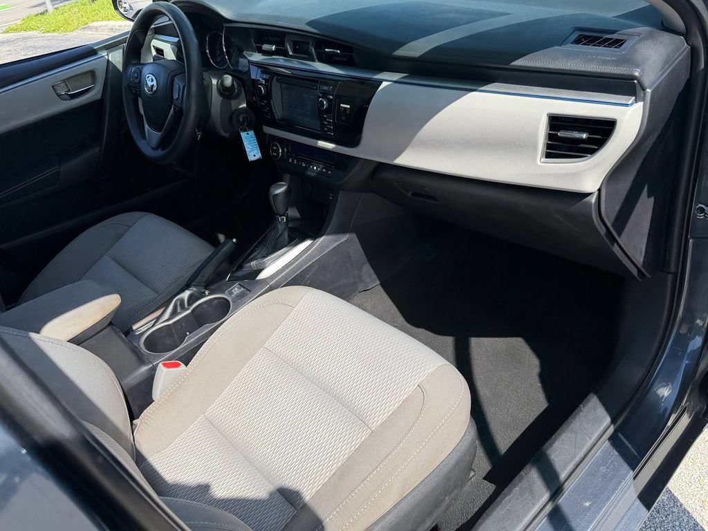 Used 2015 Toyota Corolla LE FWD image 18