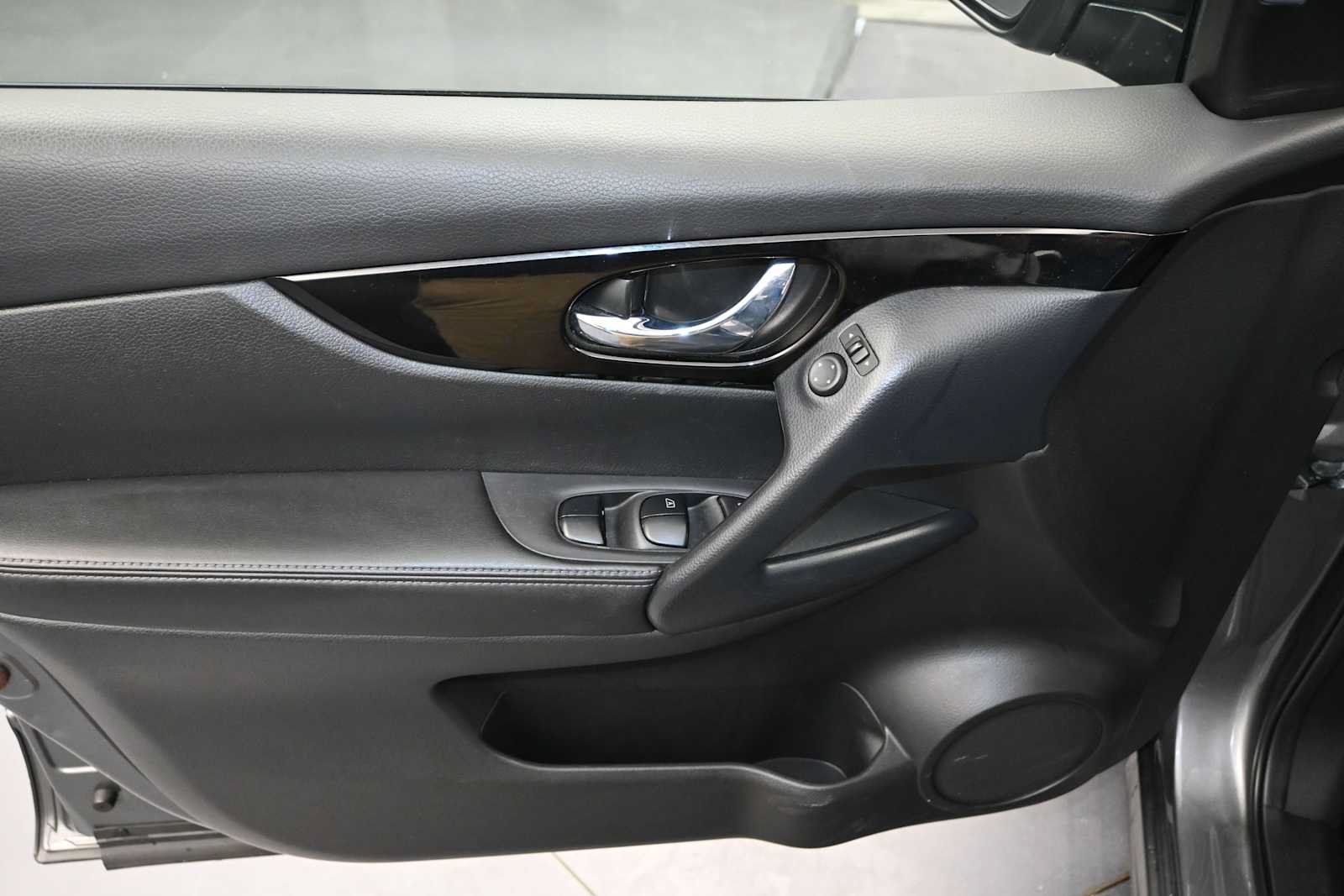 Used 2022 Nissan Rogue Sport SL AWD/4WD image 11
