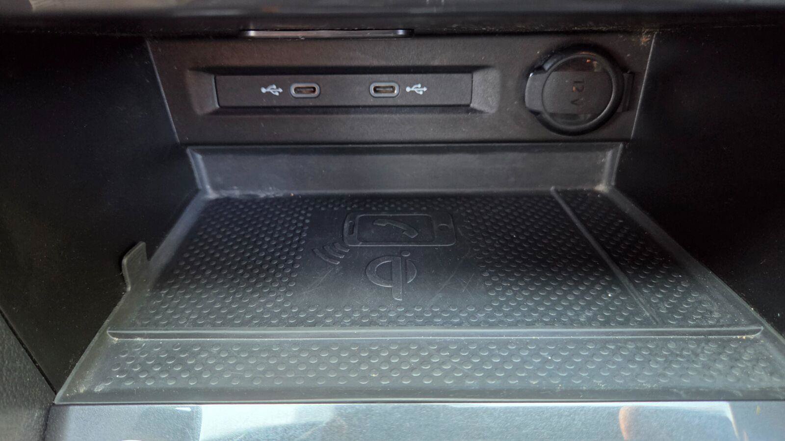 Certified 2024 Volkswagen Tiguan SE R-Line FWD image 36