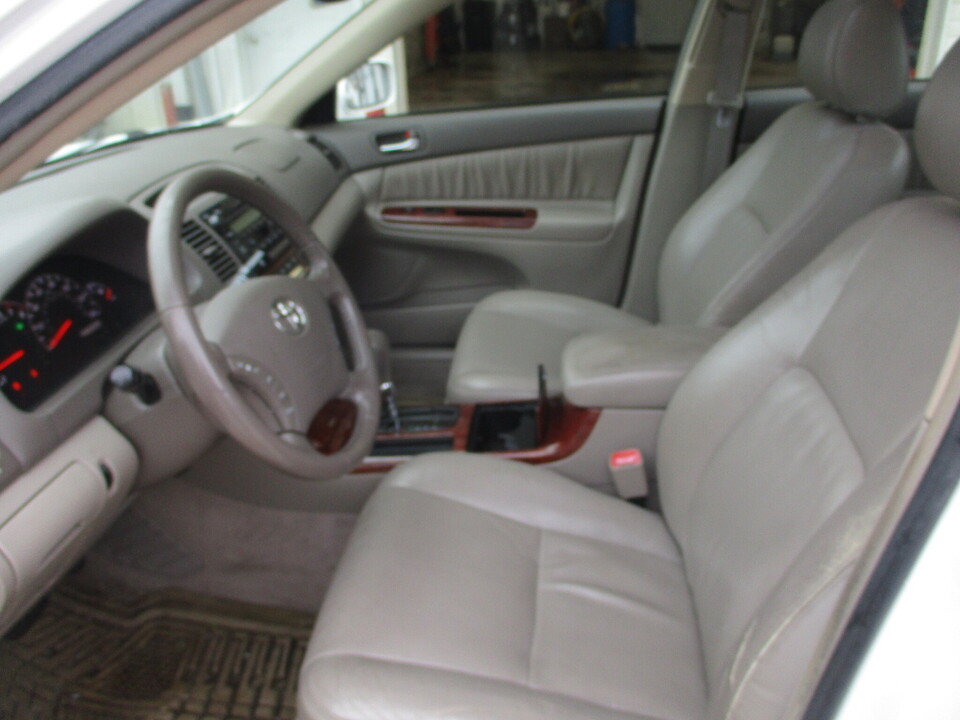 Used 2005 Toyota Camry XLE w/ VSC & Side Airbag Pkg FWD image 27
