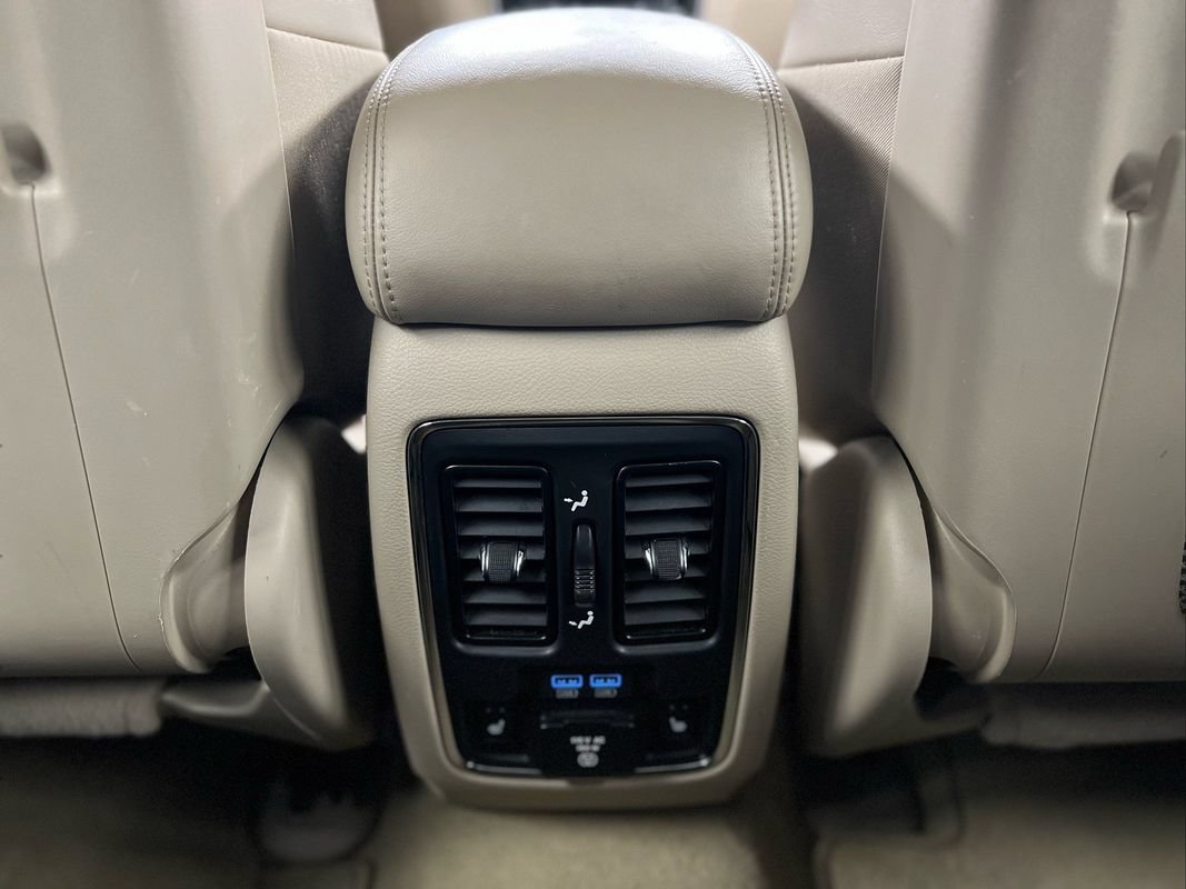 Used 2020 Jeep Grand Cherokee Overland AWD/4WD image 37