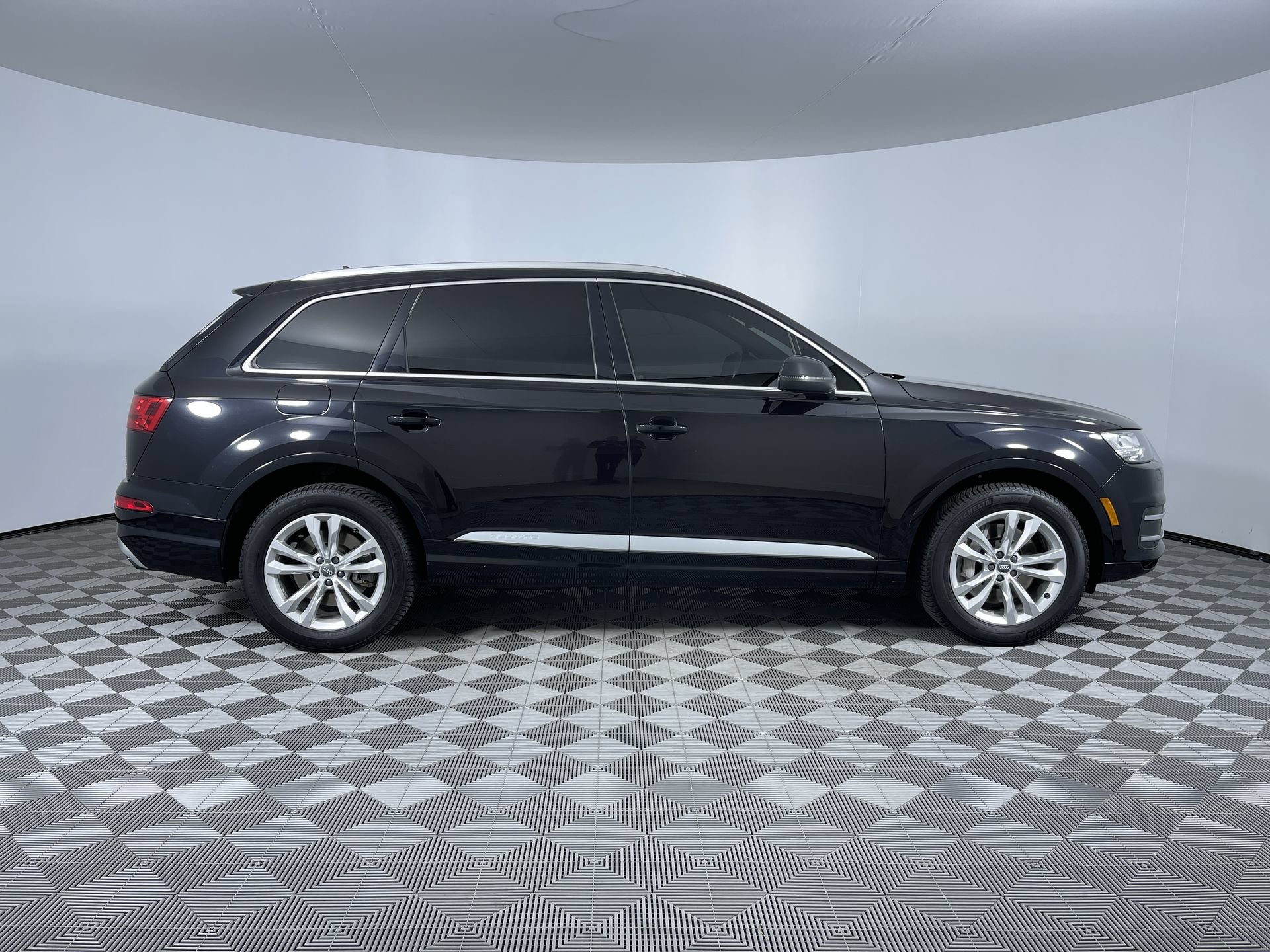 Used 2018 Audi Q7 3.0T Premium Plus w/ Premium Plus Package AWD/4WD image 10