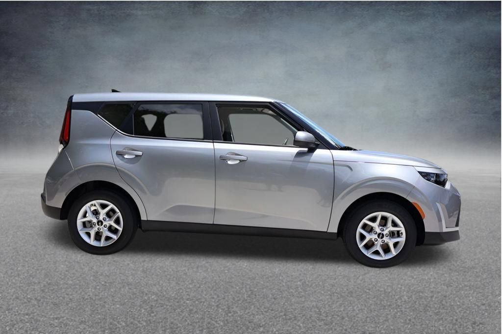 Used 2025 Kia Soul LX w/ LX Technology Package FWD image 6