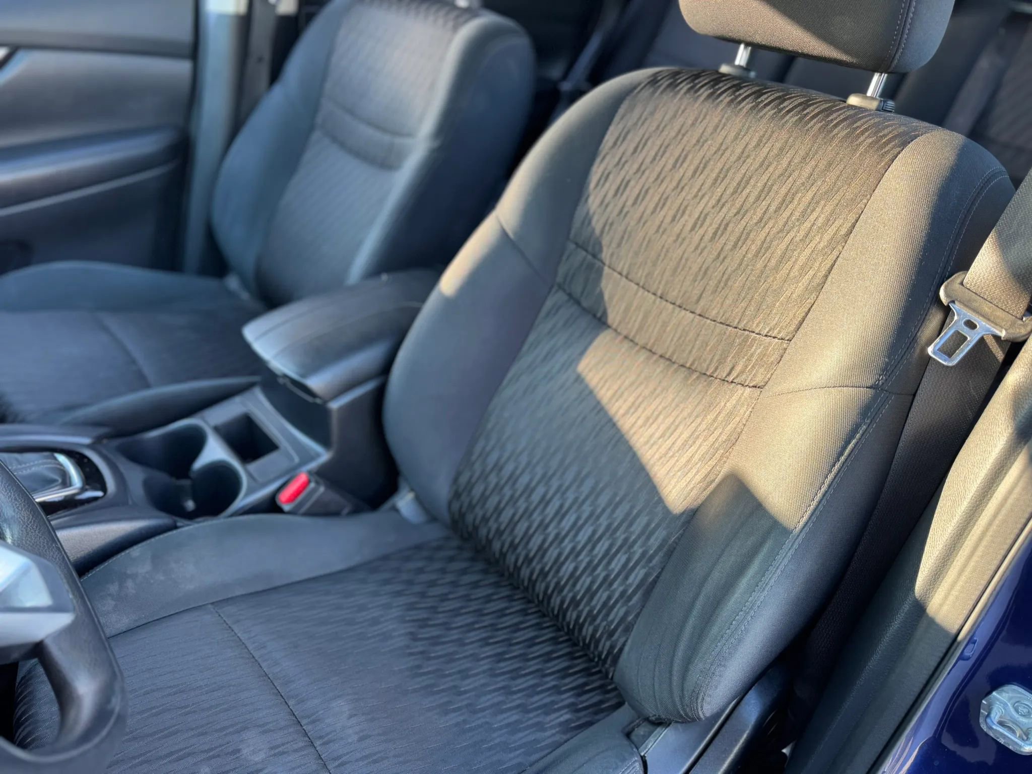 Used 2018 Nissan Rogue S image 16