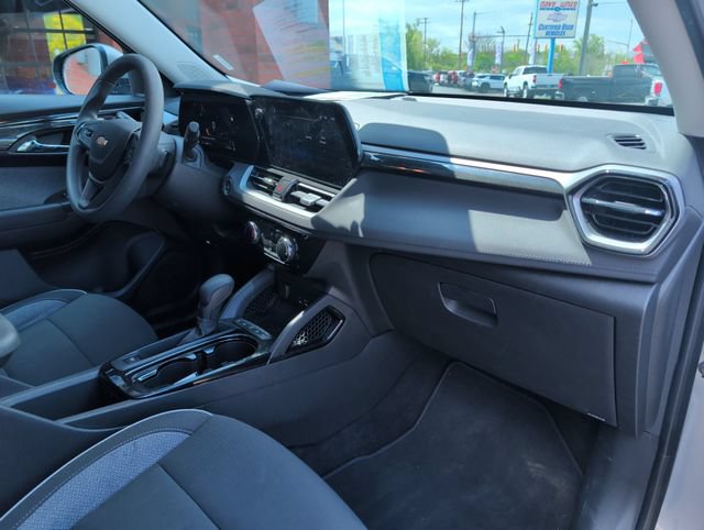 Used 2025 Chevrolet TrailBlazer LT AWD/4WD image 28