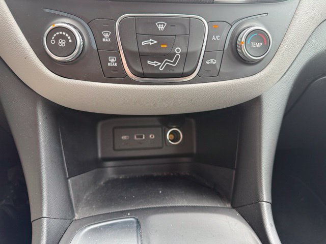 Used 2019 Chevrolet Equinox LS FWD image 26