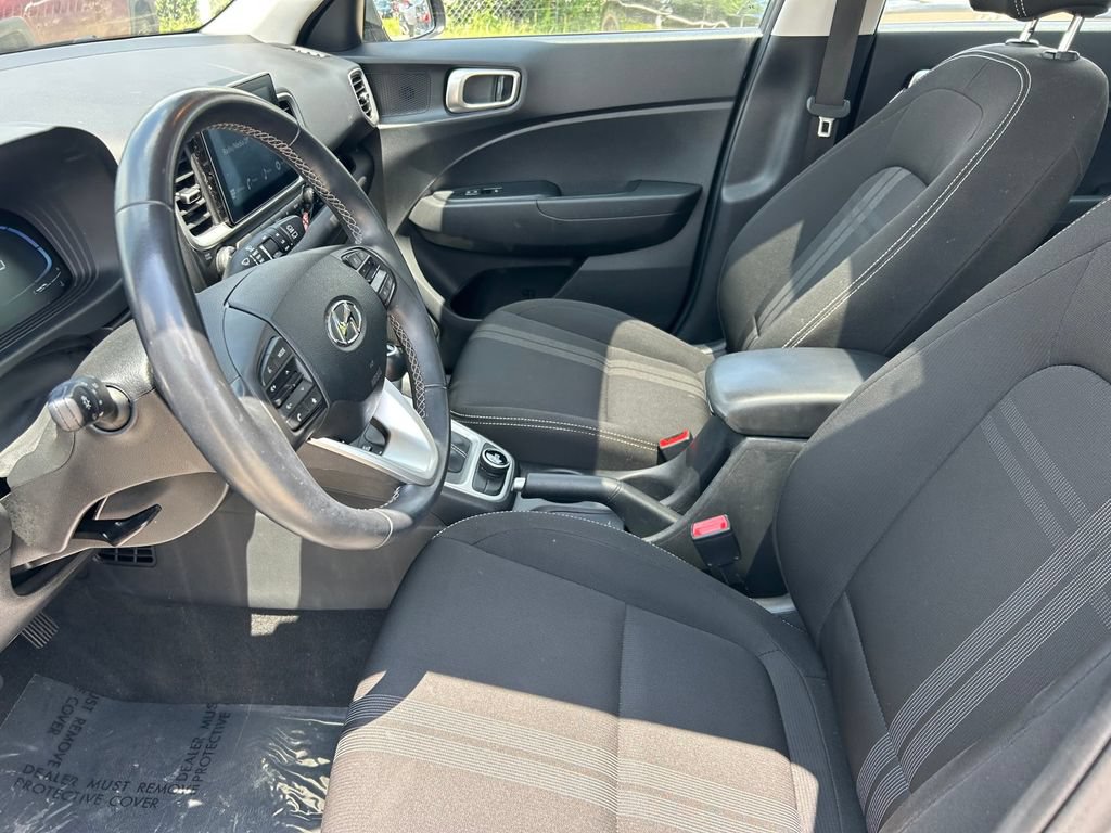 Used 2025 Hyundai Venue SEL FWD image 11