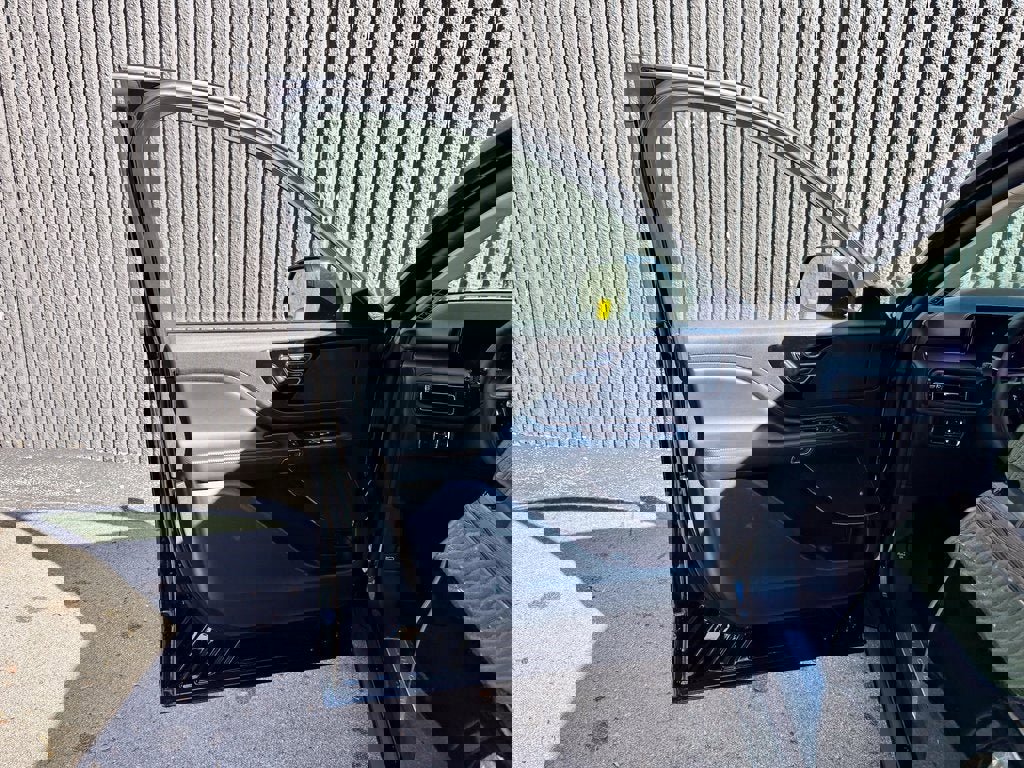 New 2025 Lincoln Aviator AWD w/ Jet Appearance Package image 14