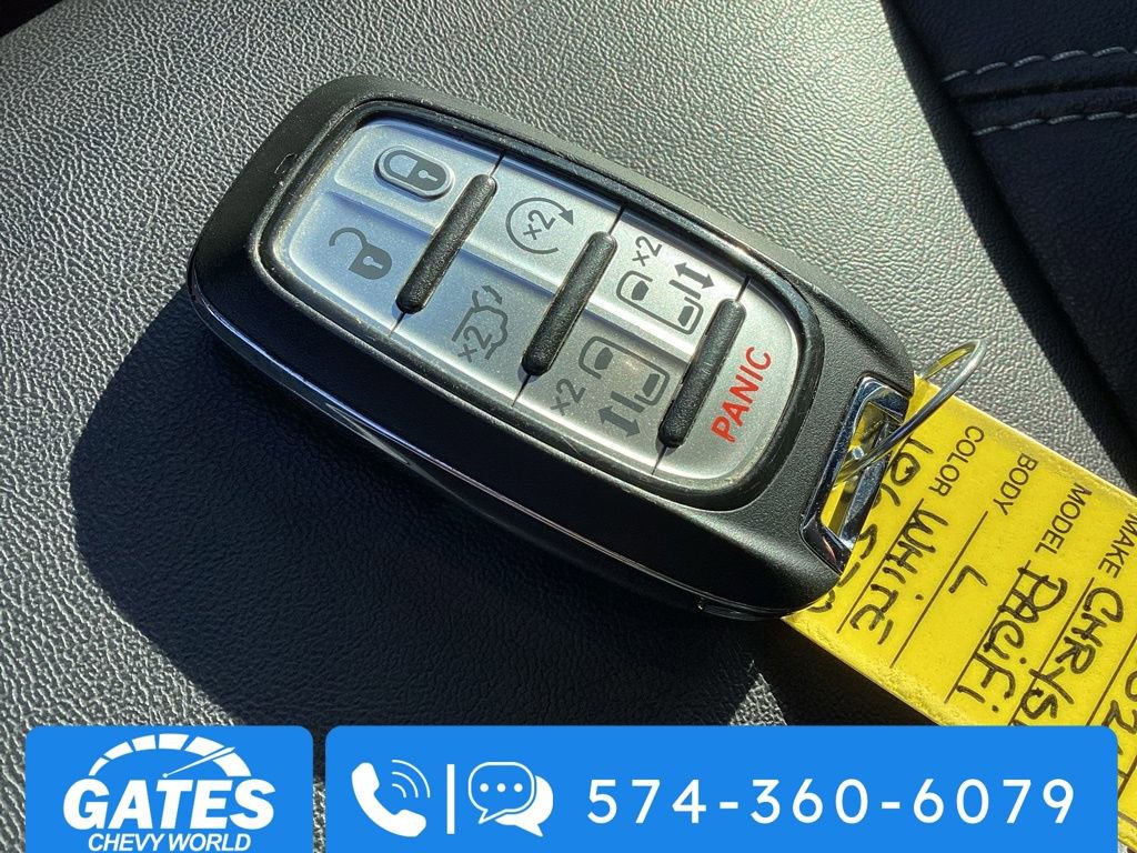 Used 2024 Chrysler Pacifica Touring-L image 32