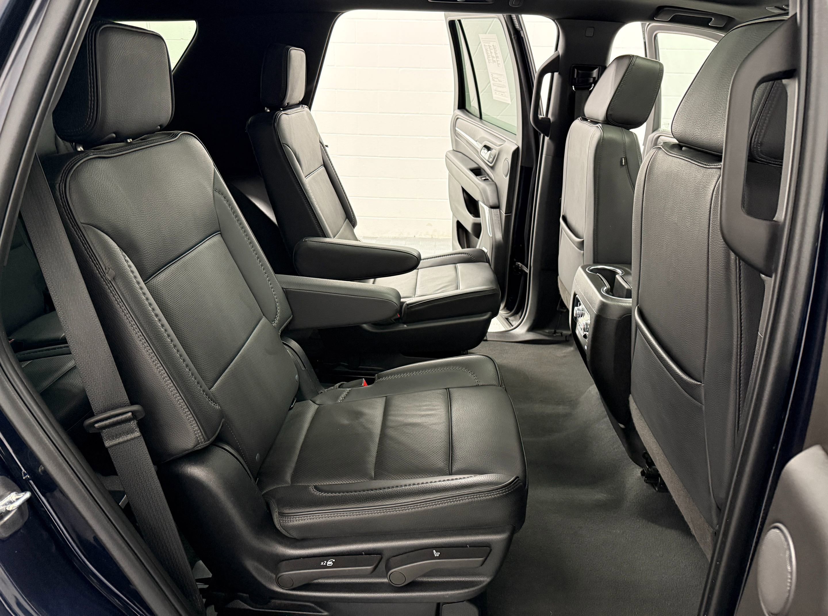 Used 2023 GMC Yukon Denali AWD/4WD image 15