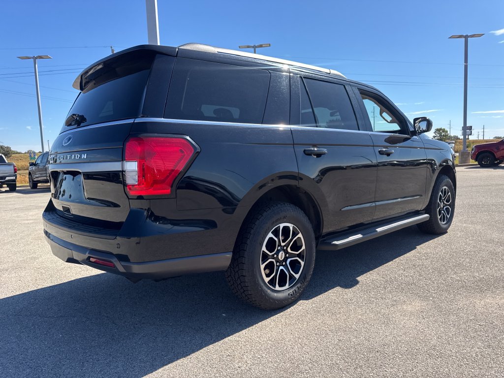 Used 2024 Ford Expedition XLT AWD/4WD image 7