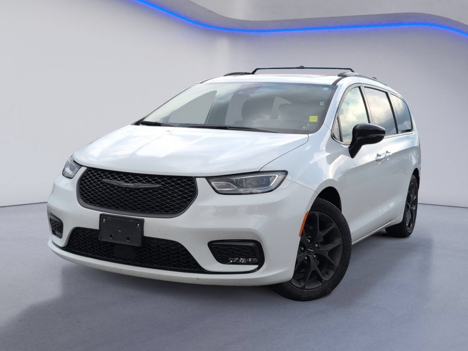 Used 2025 Chrysler Pacifica Limited FWD image 2