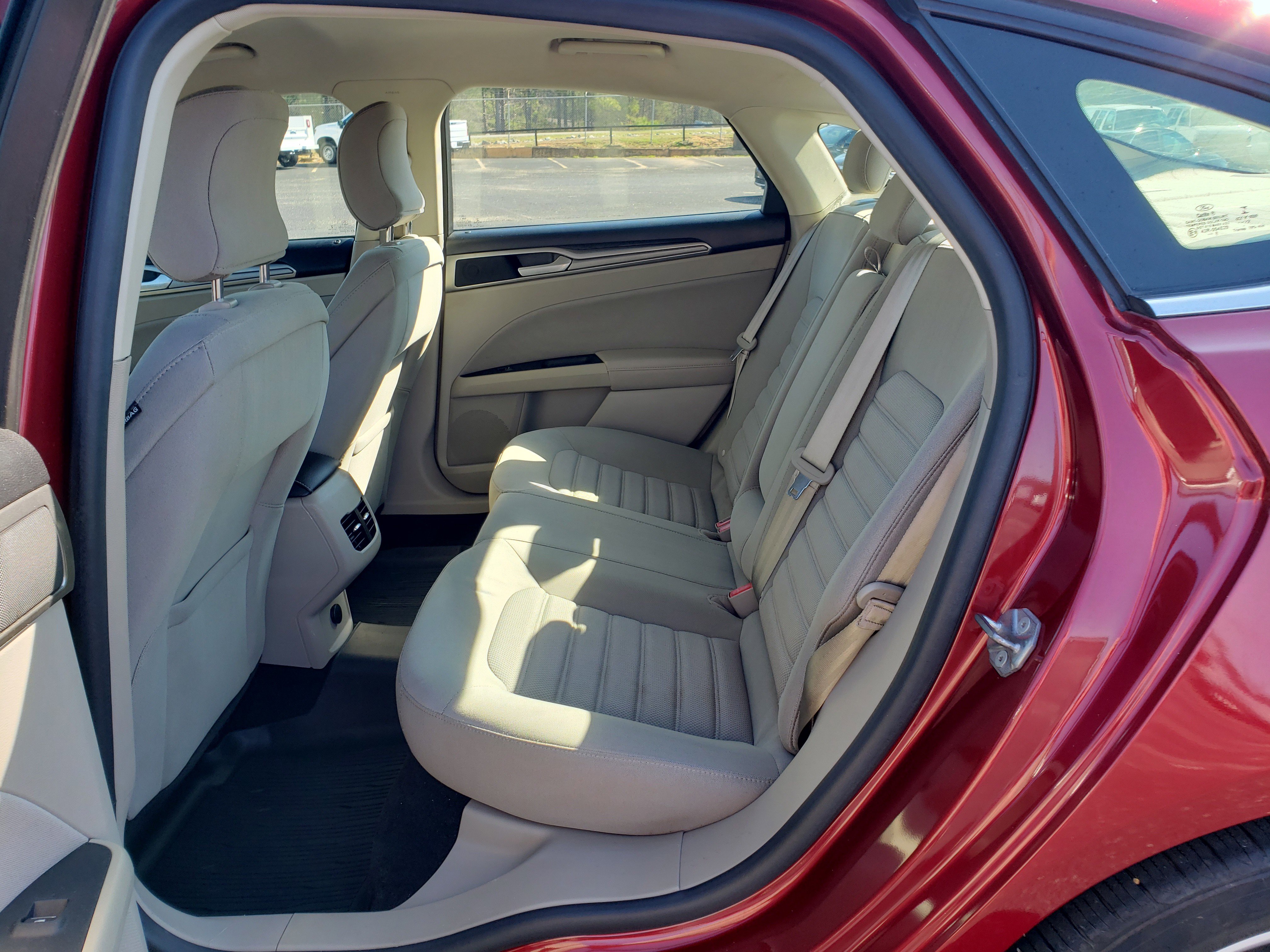 Used 2018 Ford Fusion SE w/ Fusion SE Technology Package image 33