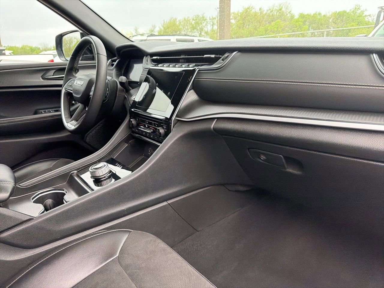 Used 2024 Jeep Grand Cherokee L Laredo AWD/4WD image 13