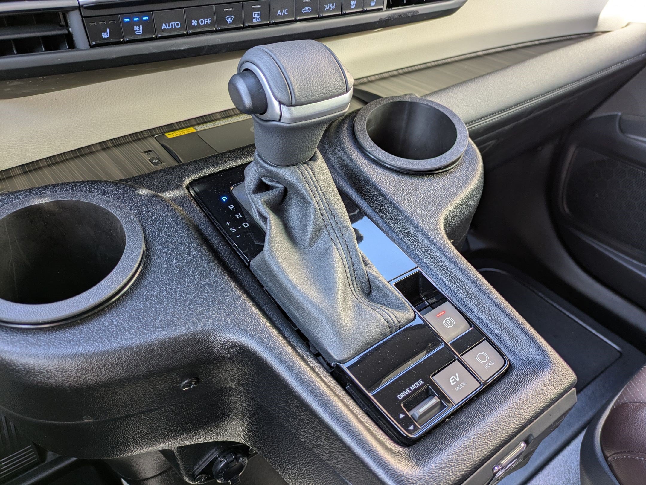 Used 2024 Toyota Sienna Platinum FWD image 22