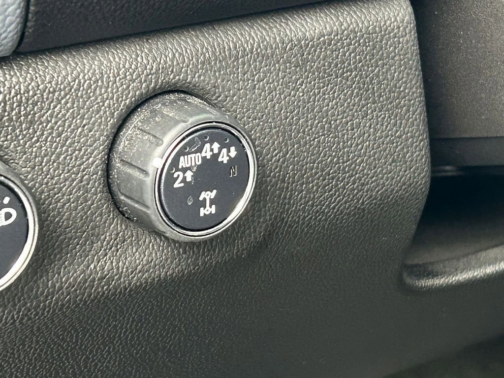 Used 2018 Chevrolet Colorado Z71 AWD/4WD image 12
