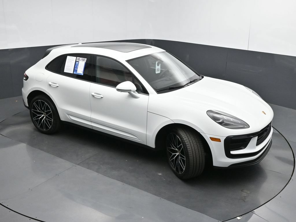 Used 2025 Porsche Macan AWD/4WD image 40