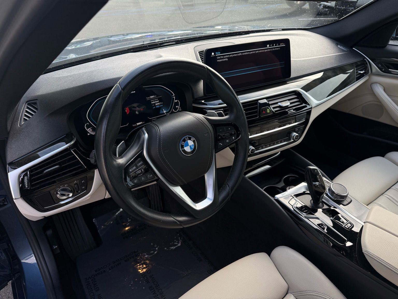 Used 2023 BMW 530e w/ Convenience Package image 13