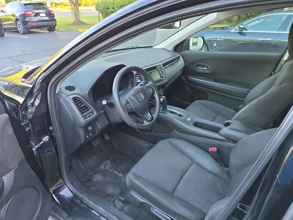 Used 2017 Honda HR-V LX image 5