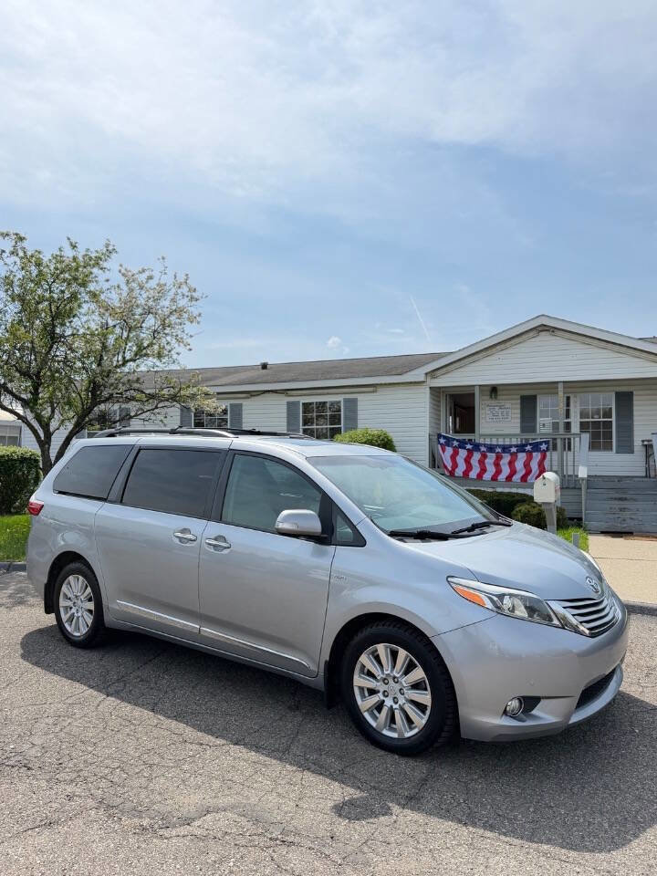 Used 2017 Toyota Sienna Limited Premium AWD/4WD image 4