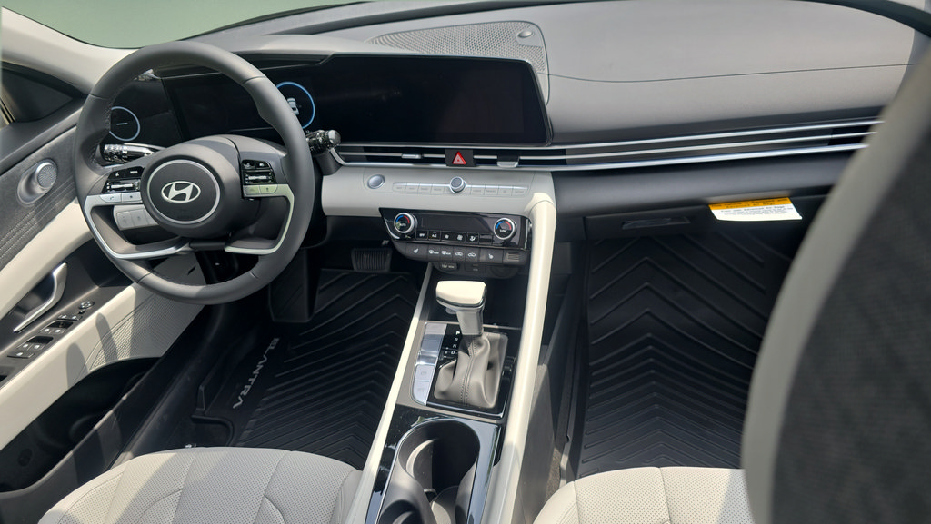 New 2026 Hyundai Elantra Limited FWD image 11