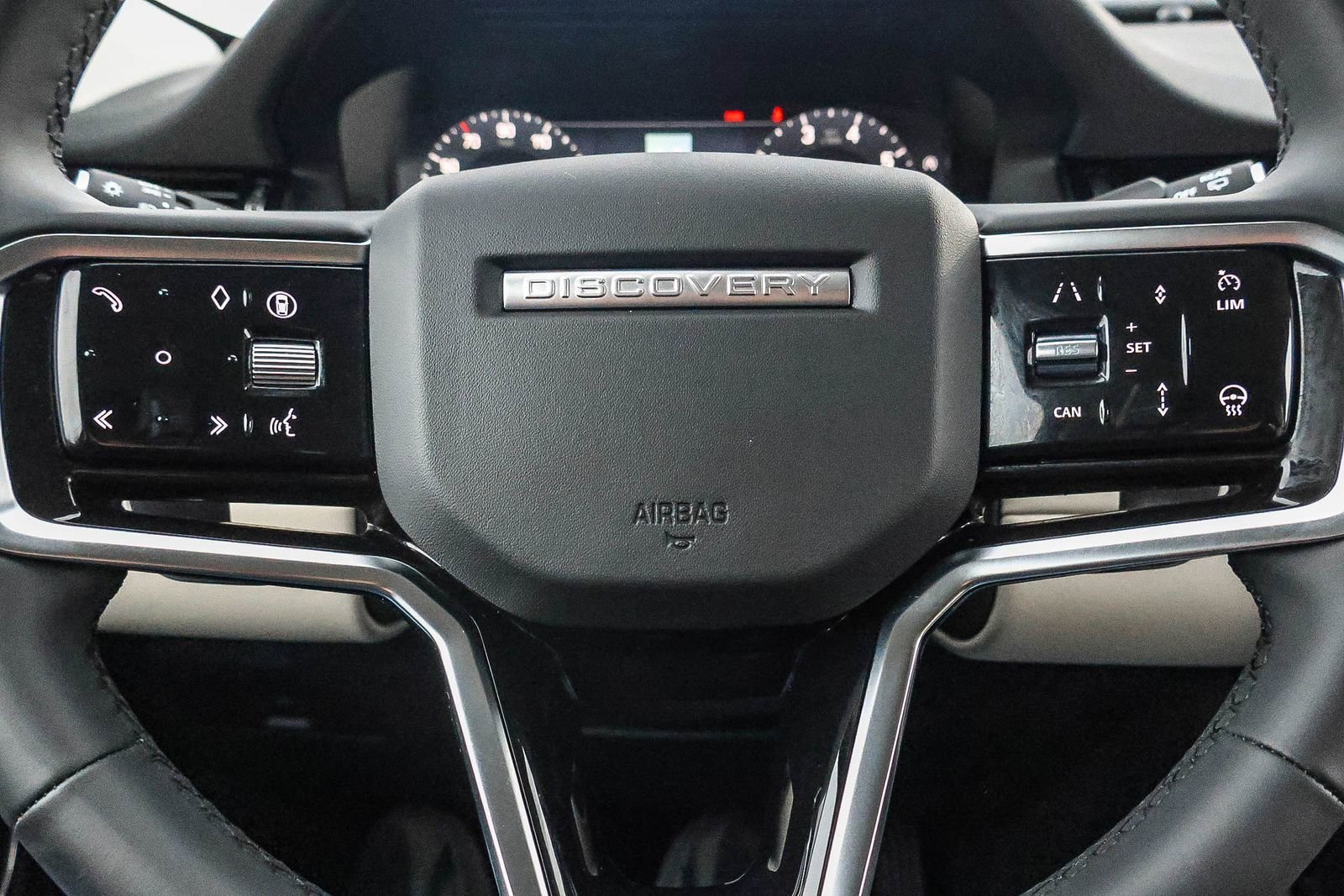 Used 2025 Land Rover Discovery Sport S image 32