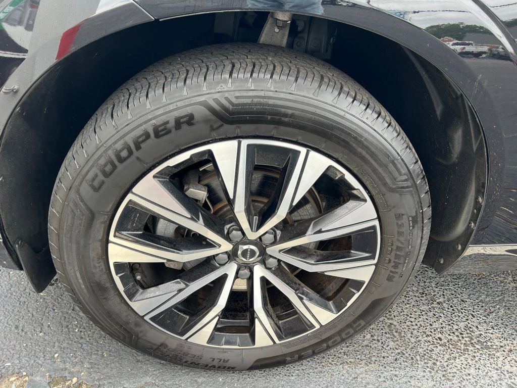 Used 2023 Volvo XC60 B5 Plus image 43