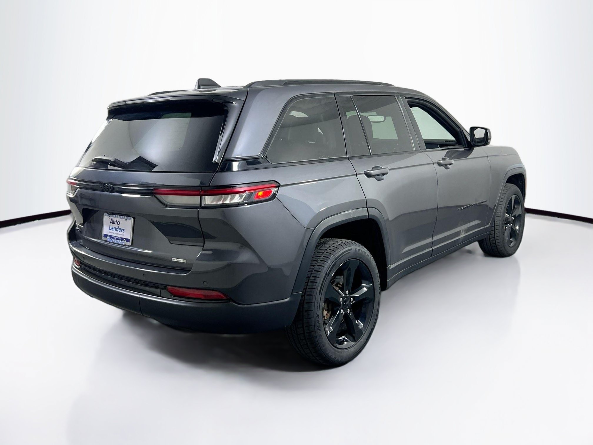 Used 2023 Jeep Grand Cherokee Altitude AWD/4WD image 5