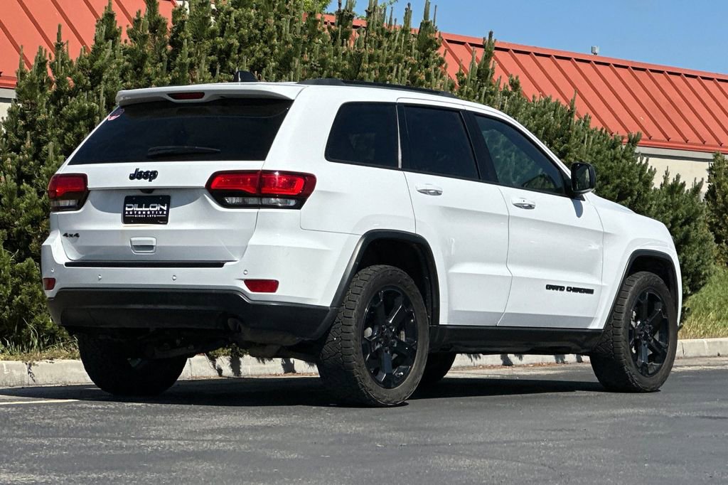 Used 2018 Jeep Grand Cherokee Laredo AWD/4WD image 4