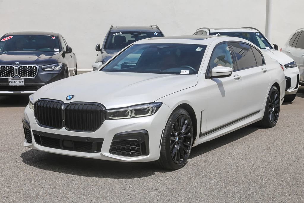 Certified 2022 BMW 750i xDrive w/ Autobahn Package image 3
